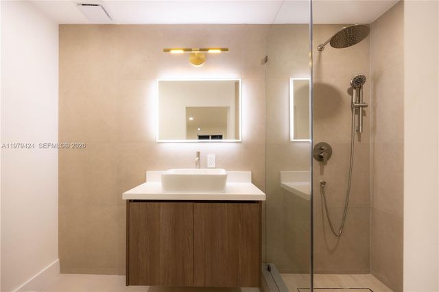 6070 SW 42nd St, Miami, FL 33155