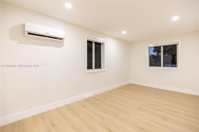 6070 SW 42nd St, Miami, FL 33155