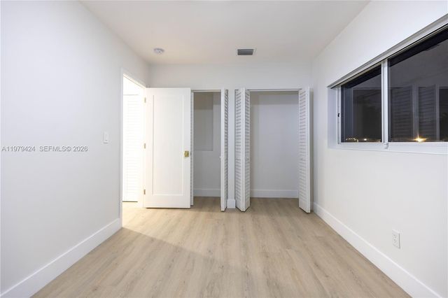 6070 SW 42nd St, Miami, FL 33155