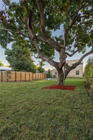 6070 SW 42nd St, Miami, FL 33155