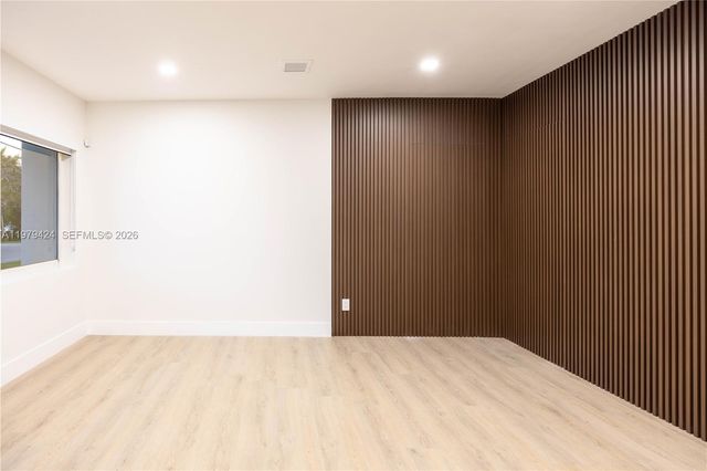 6070 SW 42nd St, Miami, FL 33155