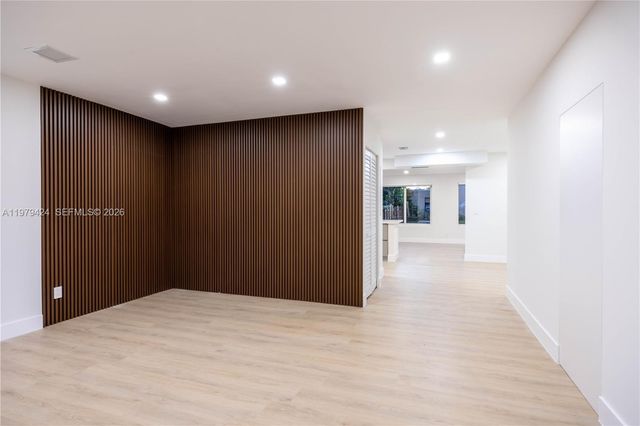 6070 SW 42nd St, Miami, FL 33155