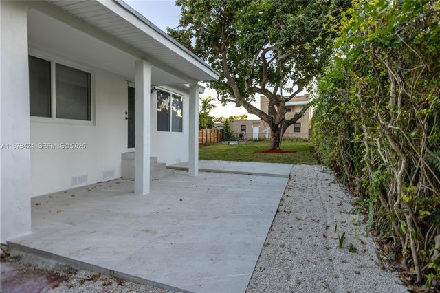 6070 SW 42nd St, Miami, FL 33155