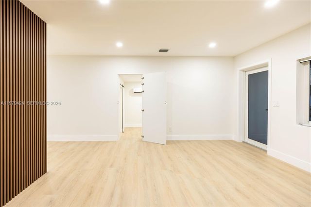 6070 SW 42nd St, Miami, FL 33155