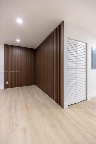 6070 SW 42nd St, Miami, FL 33155