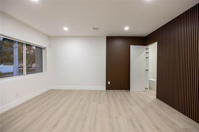 6070 SW 42nd St, Miami, FL 33155