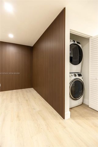 6070 SW 42nd St, Miami, FL 33155