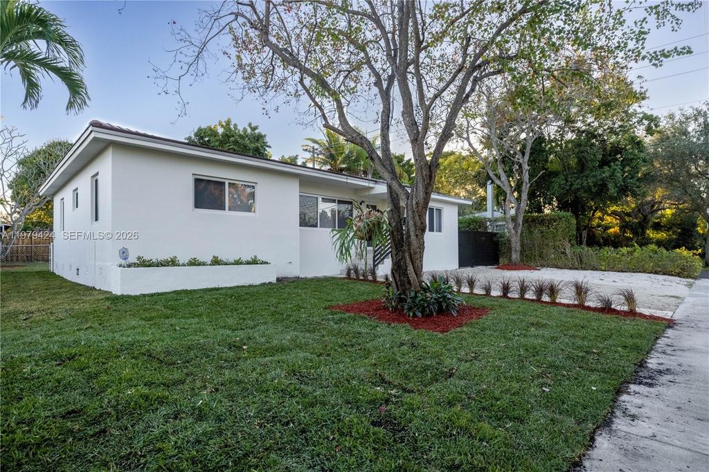 6070 SW 42nd St, Miami, FL 33155