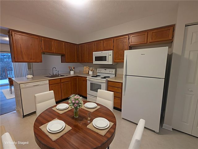 28 Cinque Terra Pl, Finleyville, PA 15332