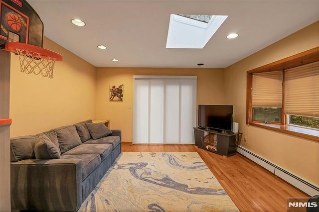 425 Beatrice Street, Teaneck, NJ 07666