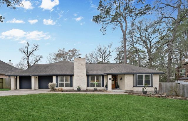 120 April Wind Drive E, Montgomery, TX 77356