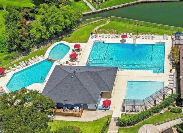 120 April Wind Drive E, Montgomery, TX 77356