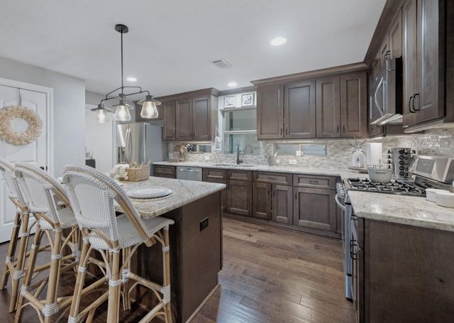 120 April Wind Drive E, Montgomery, TX 77356