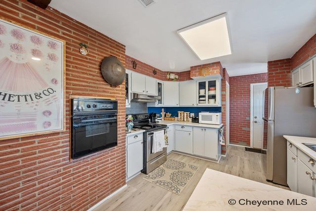 5509 FREDERICK DR, Cheyenne, WY 82009