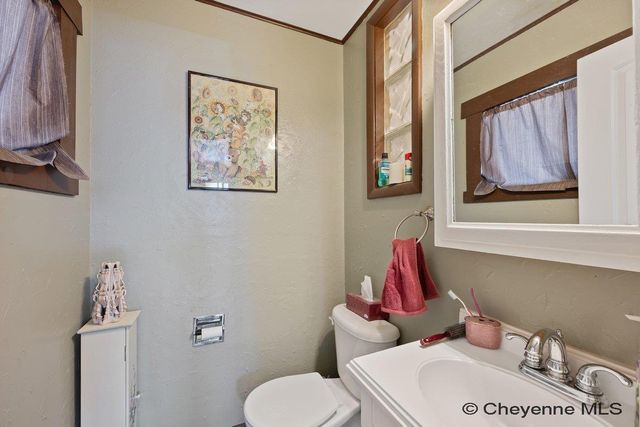 5509 FREDERICK DR, Cheyenne, WY 82009