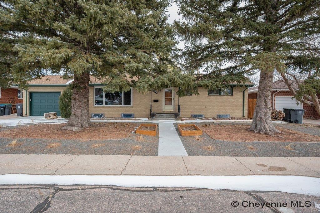5509 FREDERICK DR, Cheyenne, WY 82009