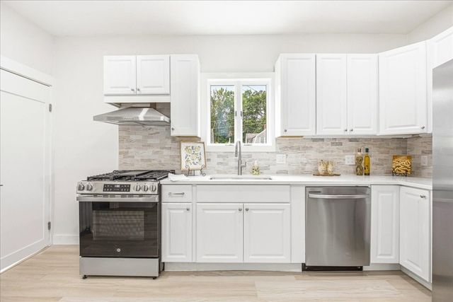 29 Wentworth Ave, Stoughton, MA 02072