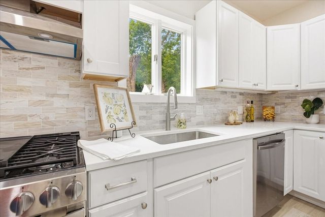 29 Wentworth Ave, Stoughton, MA 02072