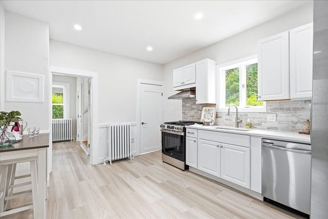 29 Wentworth Ave, Stoughton, MA 02072