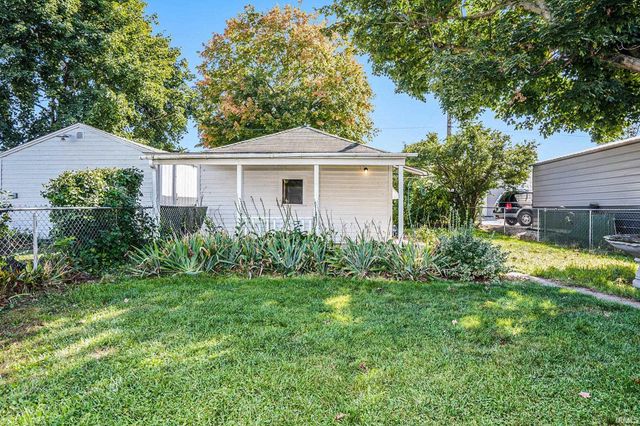 1015 E Broadway Street, Mishawaka, IN 46545