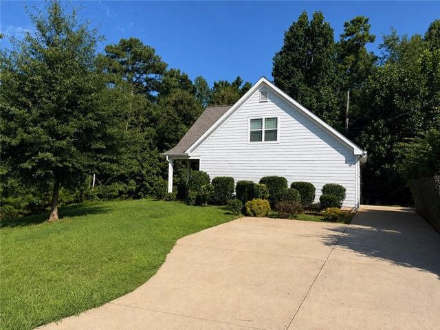 8850 Four Mile Creek Road, Gainesville, GA 30506