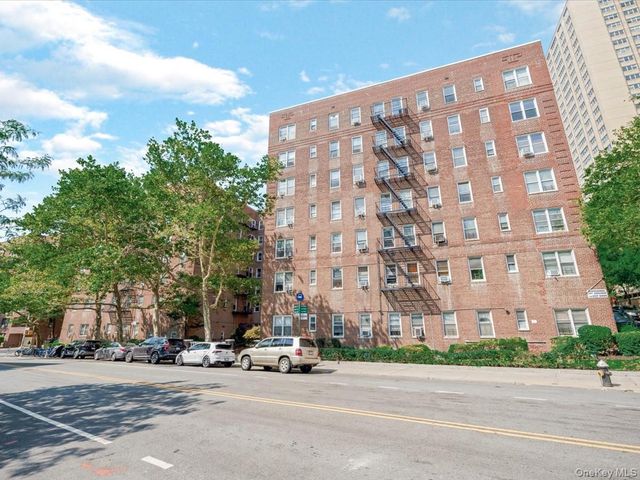 67-12 Yellowstone Boulevard f6, Forest Hills, NY 11375