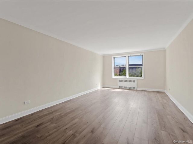 67-12 Yellowstone Boulevard f6, Forest Hills, NY 11375