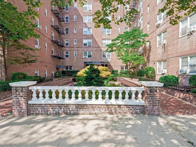 67-12 Yellowstone Boulevard f6, Forest Hills, NY 11375