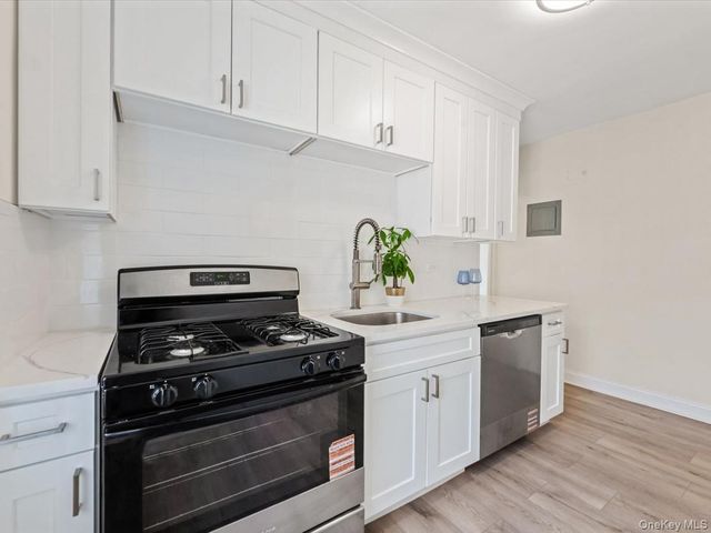 67-12 Yellowstone Boulevard f6, Forest Hills, NY 11375