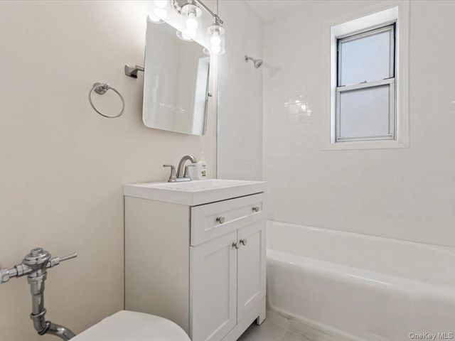 67-12 Yellowstone Boulevard f6, Forest Hills, NY 11375