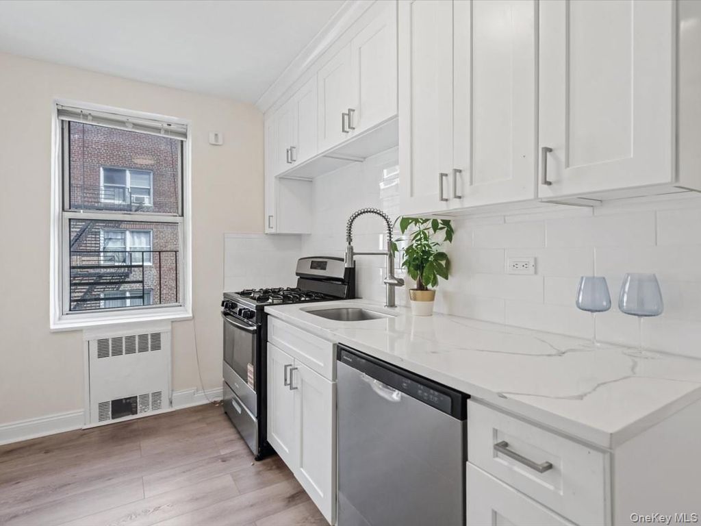 67-12 Yellowstone Boulevard f6, Forest Hills, NY 11375