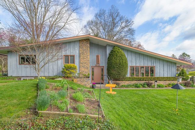 26103 Vista Lane, Elkhart, IN 46517
