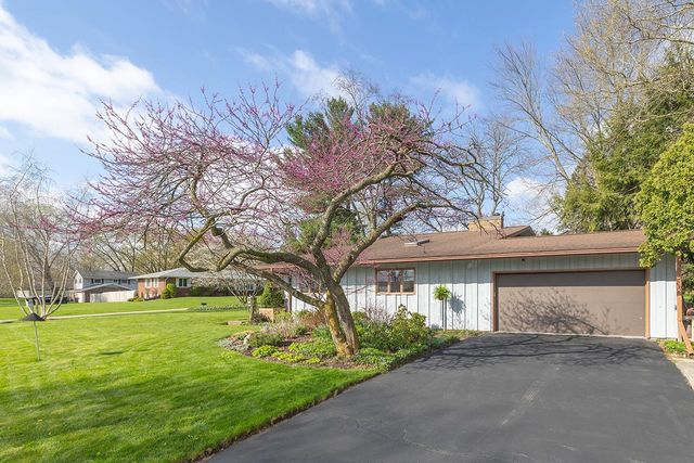 26103 Vista Lane, Elkhart, IN 46517