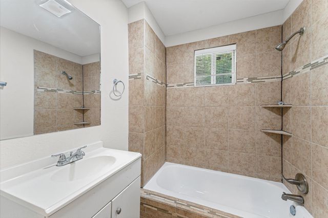 320 Delaware Street, Houston, TX 77029