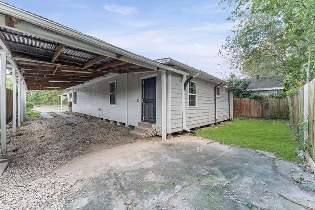 320 Delaware Street, Houston, TX 77029