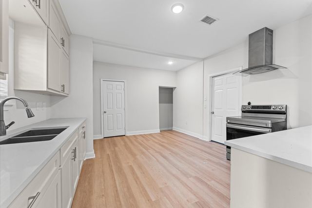 320 Delaware Street, Houston, TX 77029