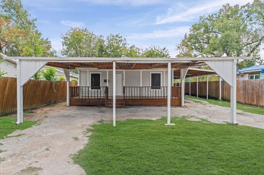 320 Delaware Street, Houston, TX 77029