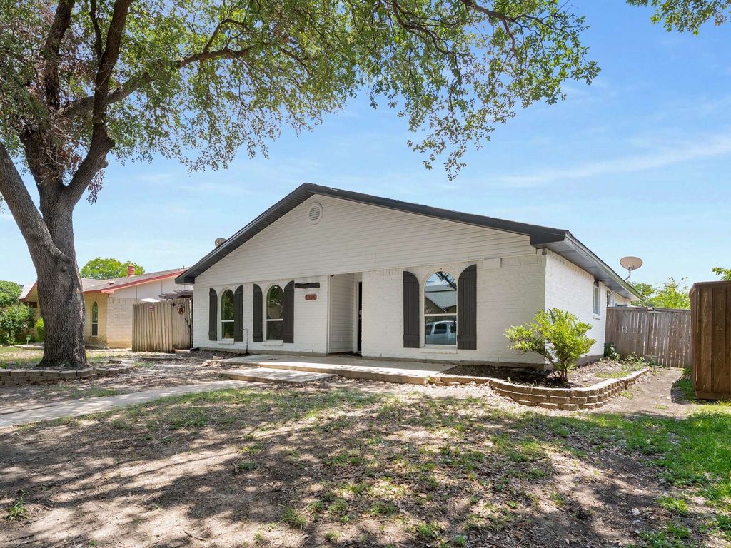 1824 Arundel Drive, Carrollton, TX 75007