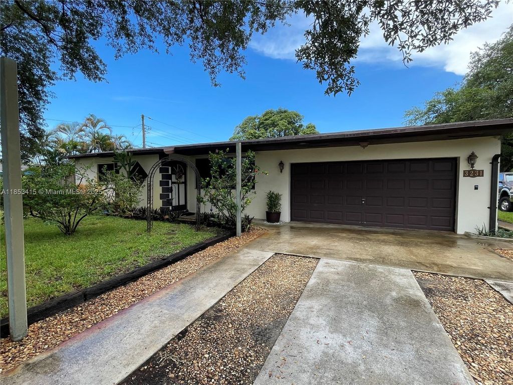 3231 N 73rd Ave, Hollywood, FL 33024