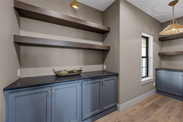 700 Lakeview Court, Tiffin, IA 52340