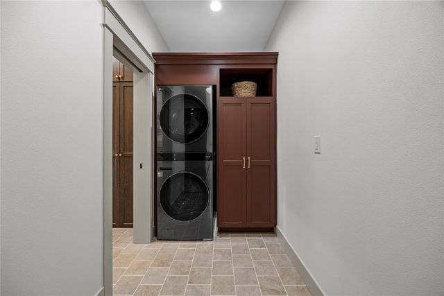 700 Lakeview Court, Tiffin, IA 52340