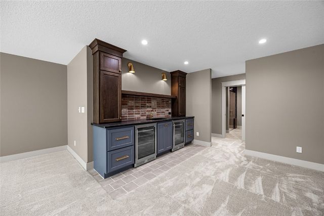 700 Lakeview Court, Tiffin, IA 52340