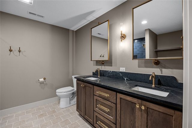 700 Lakeview Court, Tiffin, IA 52340