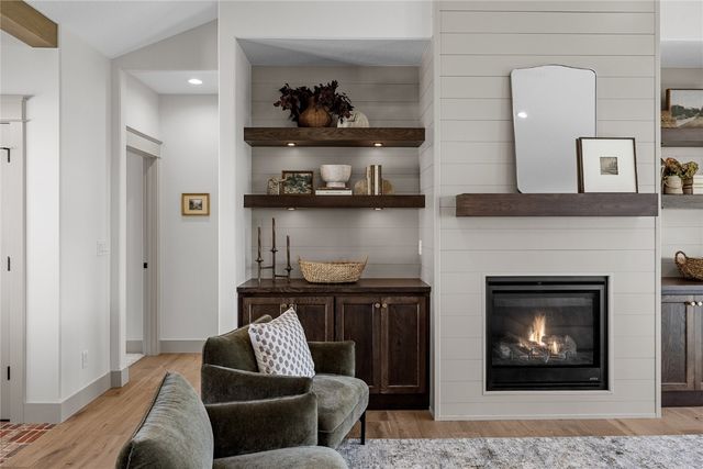 700 Lakeview Court, Tiffin, IA 52340