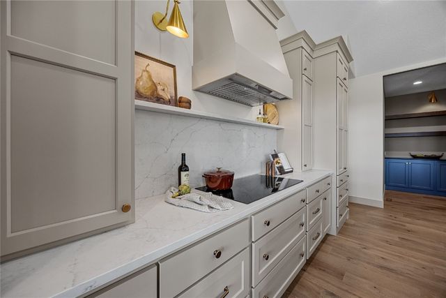 700 Lakeview Court, Tiffin, IA 52340