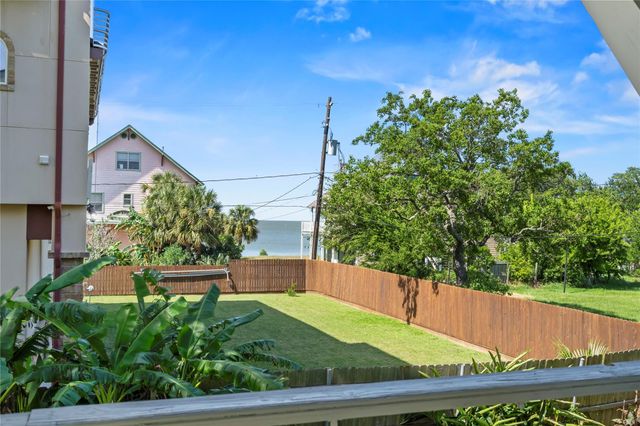 119 8th Street, San Leon, TX 77539