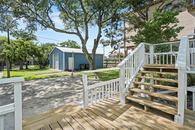 119 8th Street, San Leon, TX 77539