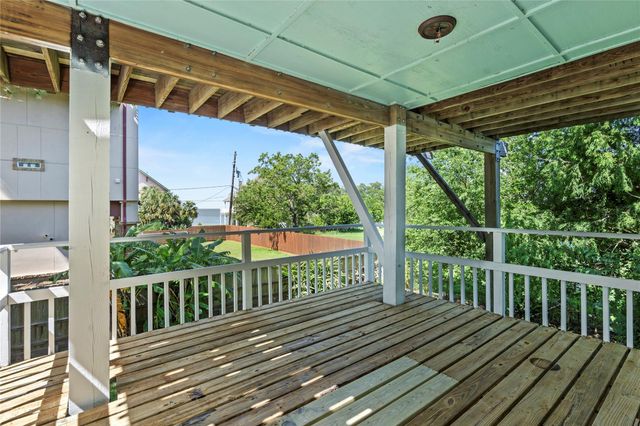 119 8th Street, San Leon, TX 77539