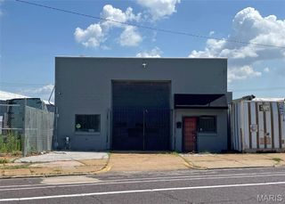 5710 N Broadway, St Louis, MO 63147