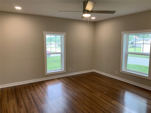 512 N Division Street, Stuart, IA 50250